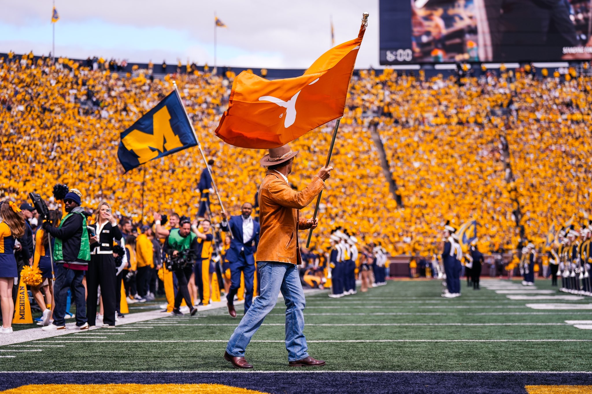 Texas Football Came to Play on Saturday: No. 3 Longhorns Dominate No. 9 Michigan in First Half at the Big House